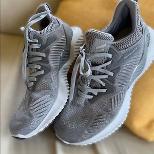 Adidas Alpha bounce running shoe gray size 8.